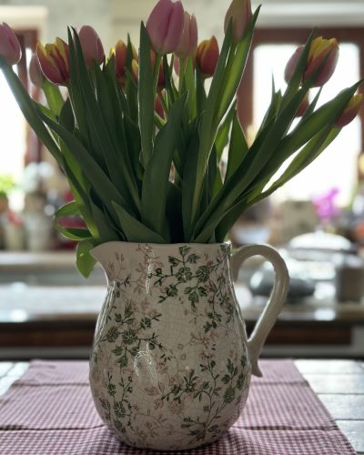 Brocca in ceramica decorata