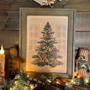 Albero di natale dipinto a mano incorniciato da una vecchia cornice dalla finitura grigio chiaro