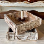Vecchio cassetto in legno bianco anticato