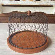 Vassoio in legno con cloche in rete