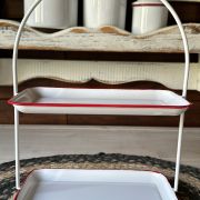 Etagere smaltato bianco con bordo rosso