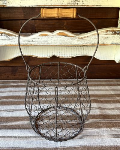 Cesta alta in rete con manico in legno