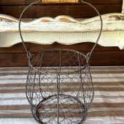 Cesta alta in rete con manico in legno