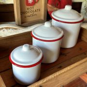 Set da 3 barattoli smaltati con bordo rosso