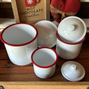 Set da 3 barattoli smaltati con bordo rosso