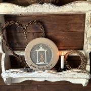 Piatto in legno decorativo dipinto a mano
