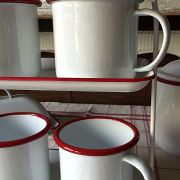 Tazza da the’/caffè smaltata con bordo rosso