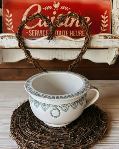 Antico vaso francese in ceramica