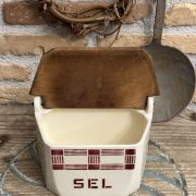 Antico porta sale francese in ceramica con coperchio in legno