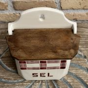 Antico porta sale francese in ceramica con coperchio in legno