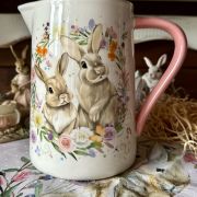Brocca in ceramica con coniglietti pasquali