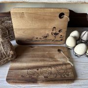 Tagliere in legno con gallinelle home sweet home