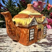 Antica teiera inglese cottage