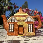 Antica teiera inglese cottage